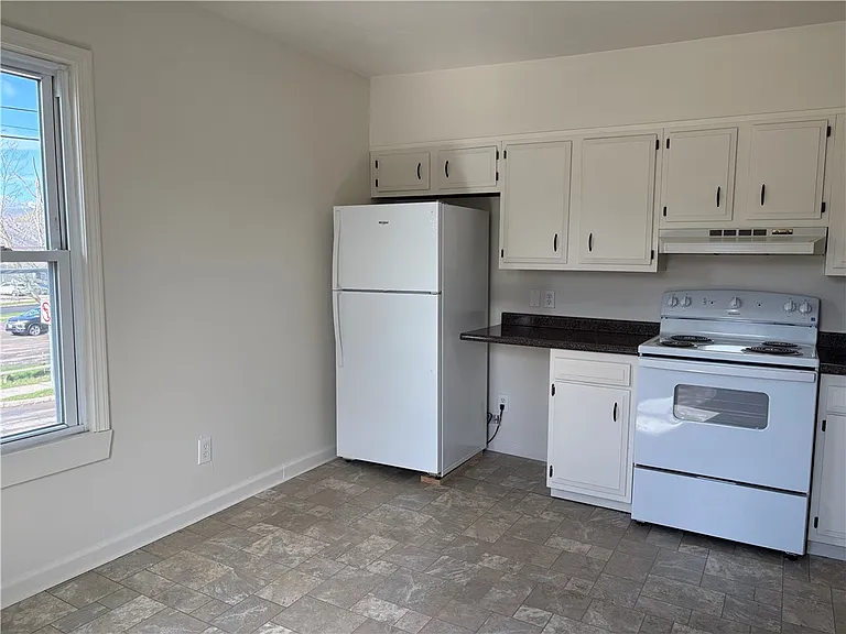 122 W High St #201 — Photo 5