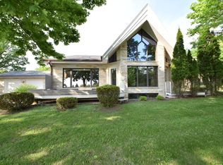 W271S2290 Merrill Hills Rd, Waukesha, WI 53188