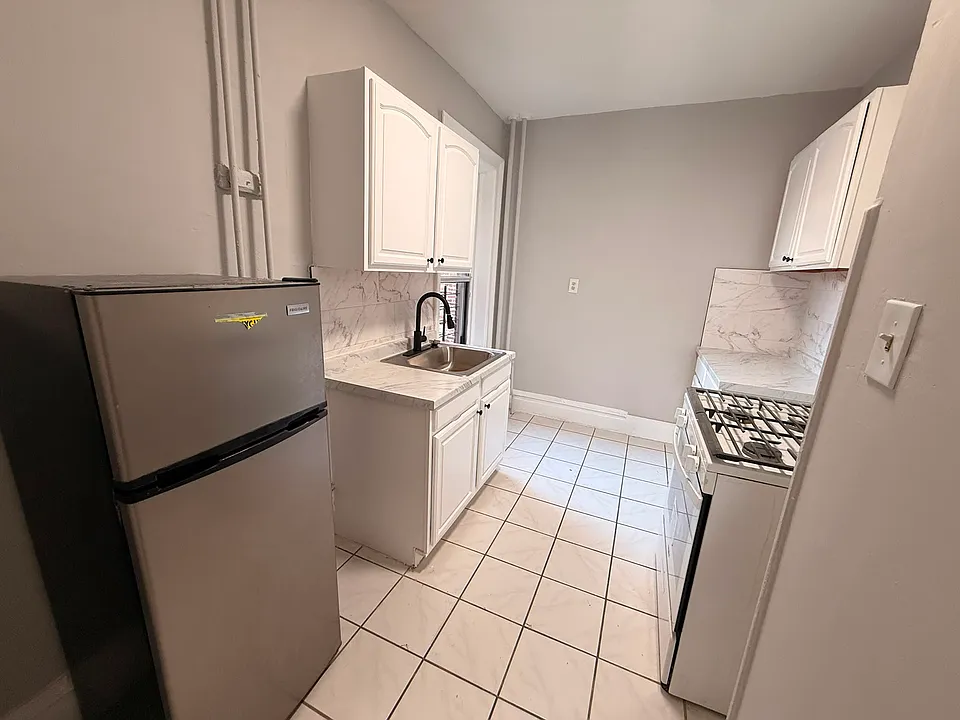 240 Claremont Ave #23E