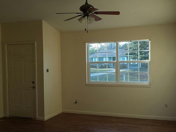 5th image of 212 Oxford Ln