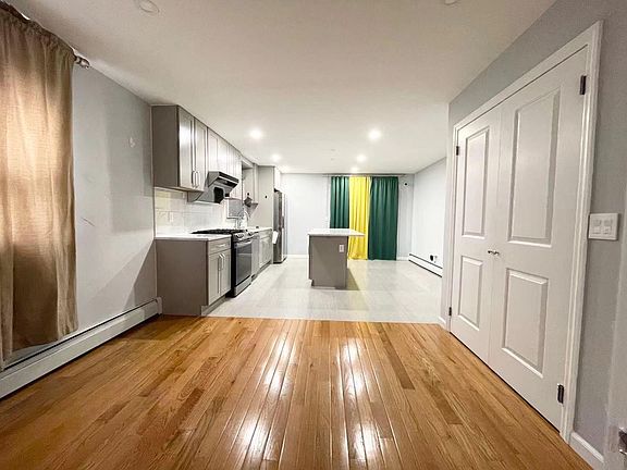 3rd image of 283 Jefferson Ave