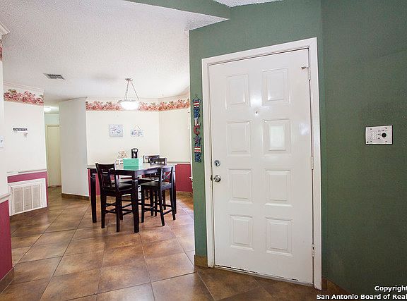 3rd image of 3921 Heritage Hill Dr