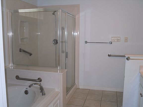 4th image of 220 Pecanwood Dr