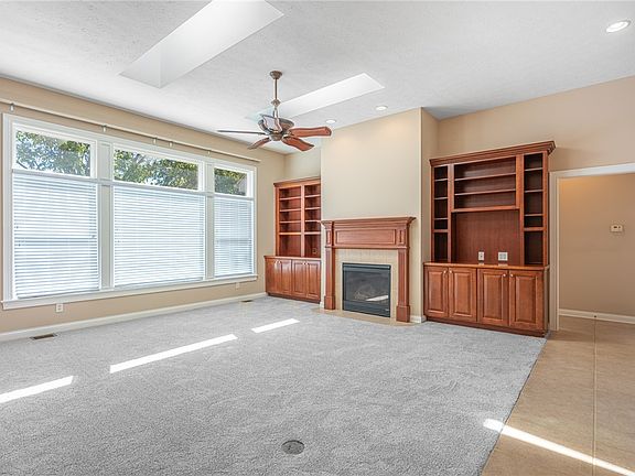 2nd image of 90 S Pond Ct