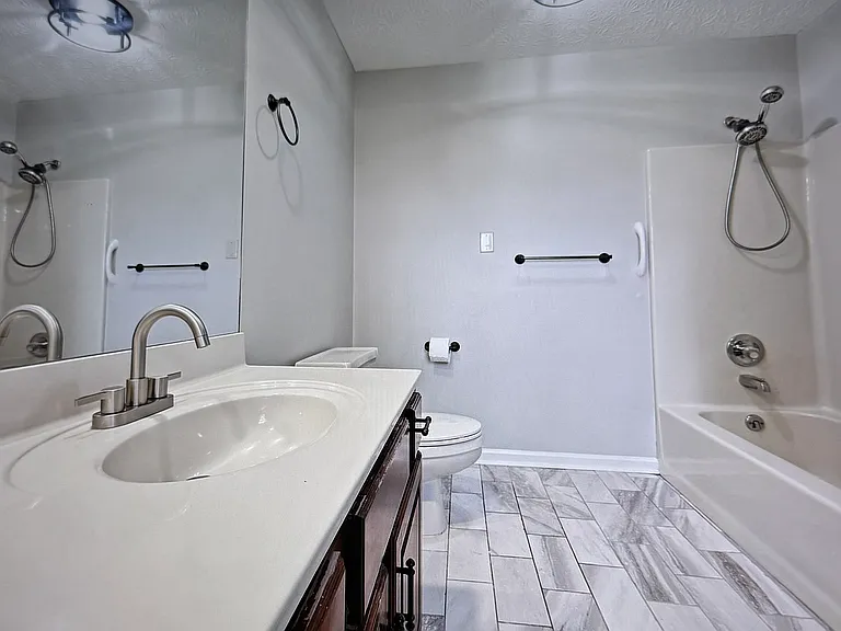 250 Savannah Dr #250 — Photo 22