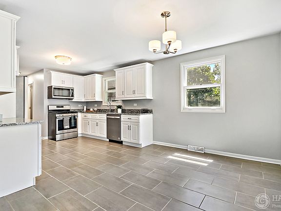 3rd image of 2631 Dana Ave