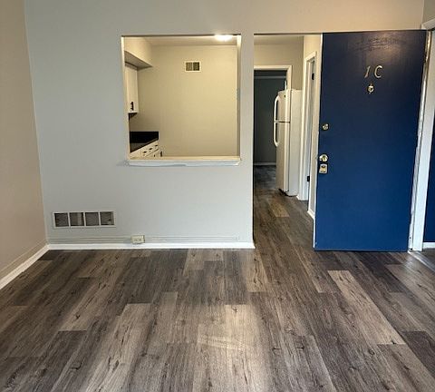 4th image of 1101 Evans Ave #11558201