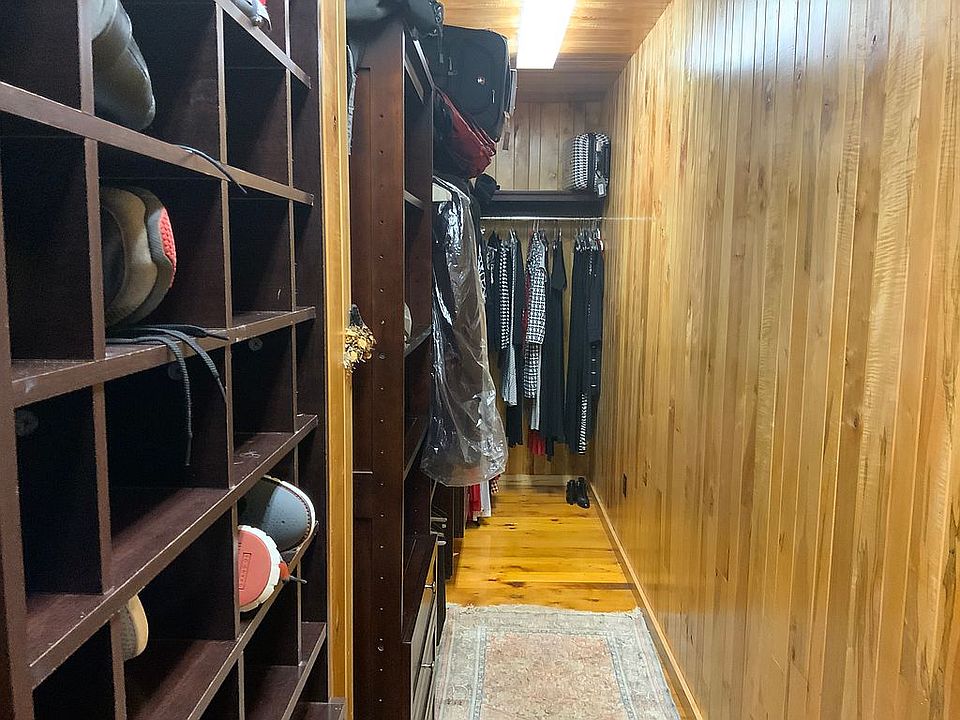 Walk in closet