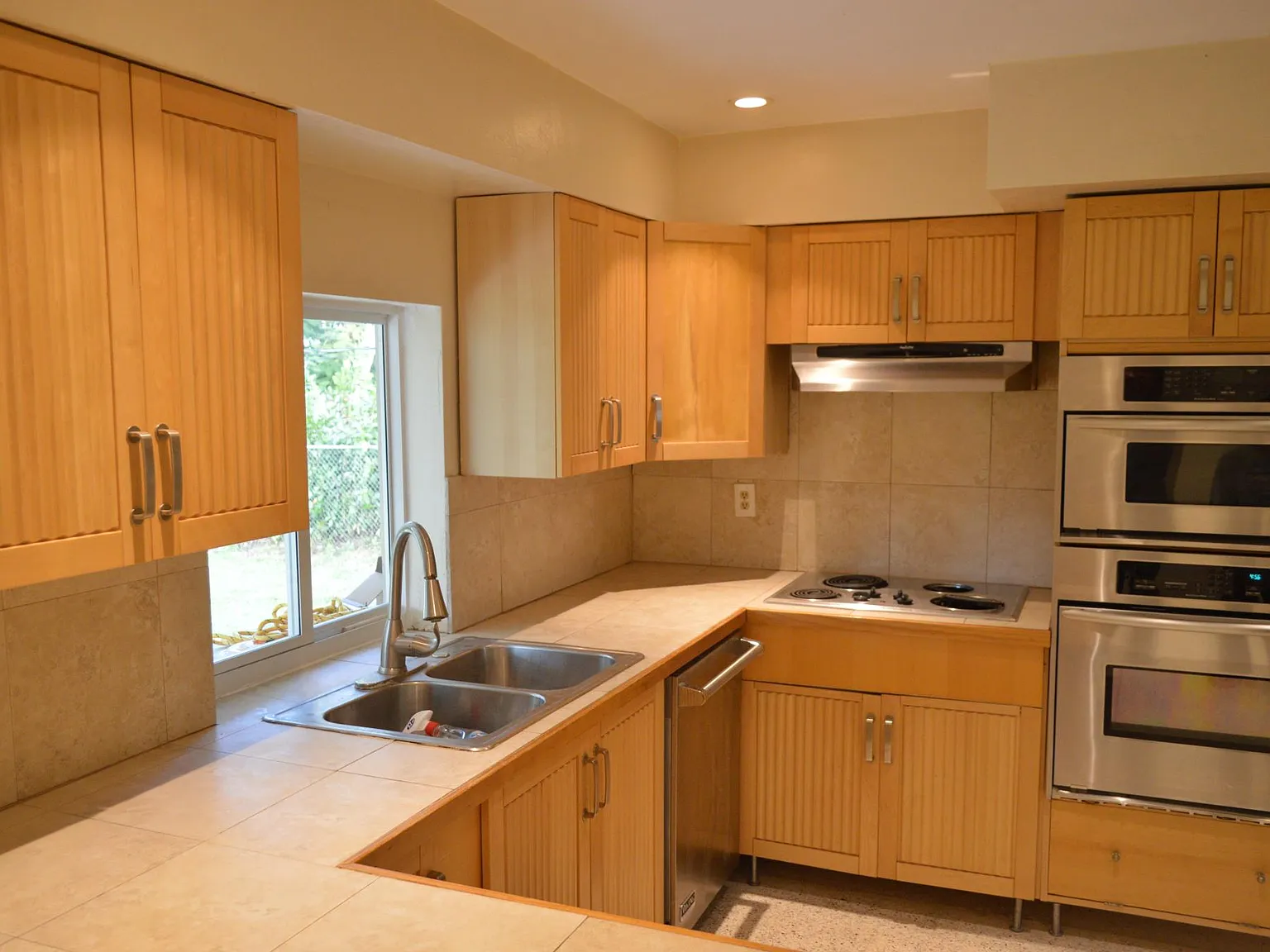 4 bed, 2042 sqft, $4,200 — Photo 2