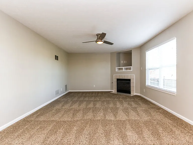 1051 Pine Ridge Way — Photo 4