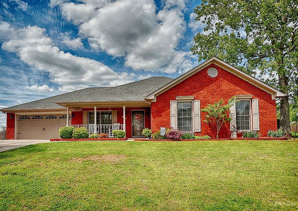 Wonderful all brick home in Harvest Pines