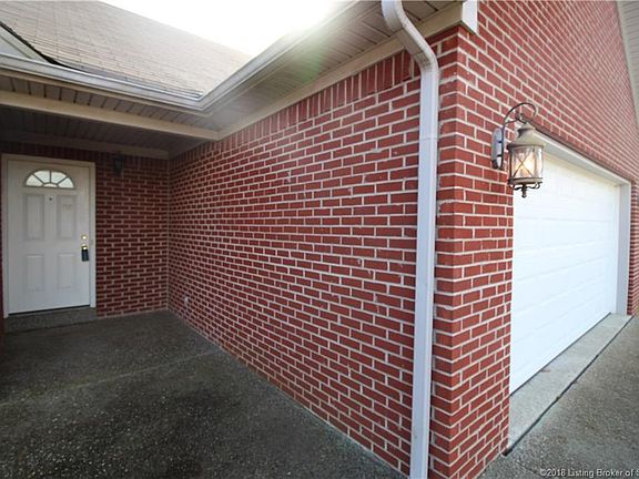 3rd image of 834 Twin Oaks Dr