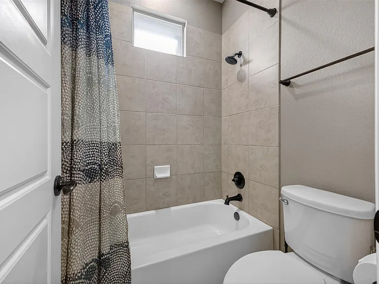 4017 Benetton Way — Photo 5