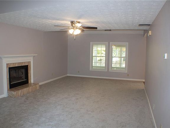 5th image of 680 Carriage Ln