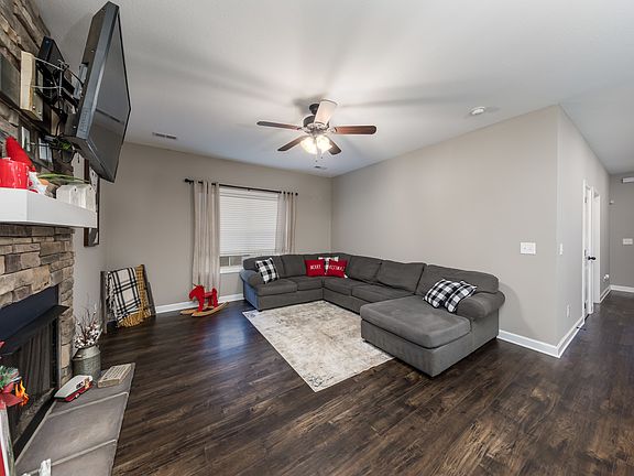 4th image of 559 Medallion Cir