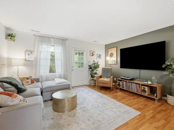 105 Fidelity St APT B4, Carrboro, NC 27510
