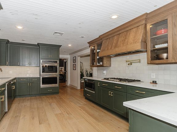 5th image of 105 Hickory Dr