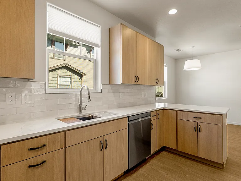 2567 W Pikes Peak Dr — Photo 4