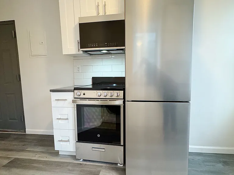 530 Driggs Ave #2L — Photo 6
