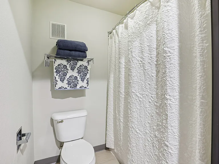 Woodland Flats Apartments — Photo 45