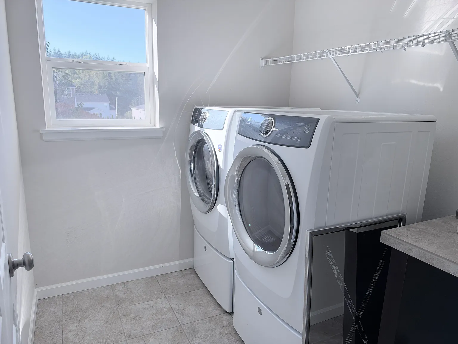 5 bed, 3280 sqft, $4,100 — Photo 3