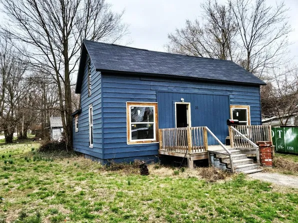 21 W Cofield Street, Aurora, MO 65605