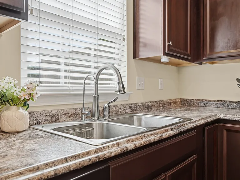 601 Pointe View Dr — Photo 31