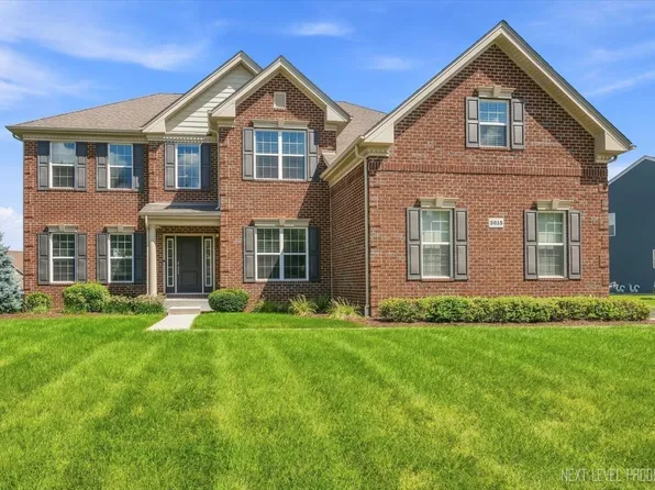 3615 Tournament Dr, Elgin, IL 60124