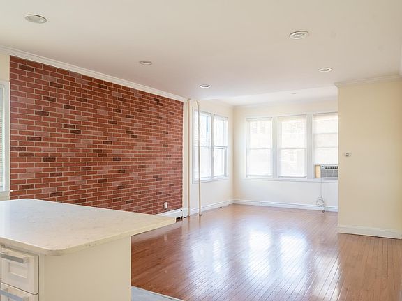 5th image of 303 South Pkwy #1