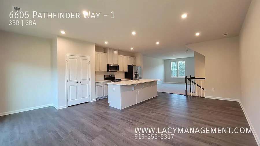 3 bed, 3.0 bath, 2285 sqft, $2,145 — Photo 4