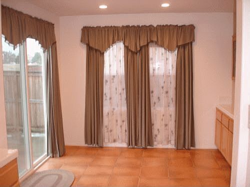 4th image of 22320 Summer Holly Ave