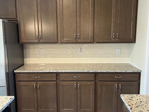 4th image of 432 Aintree Dr
