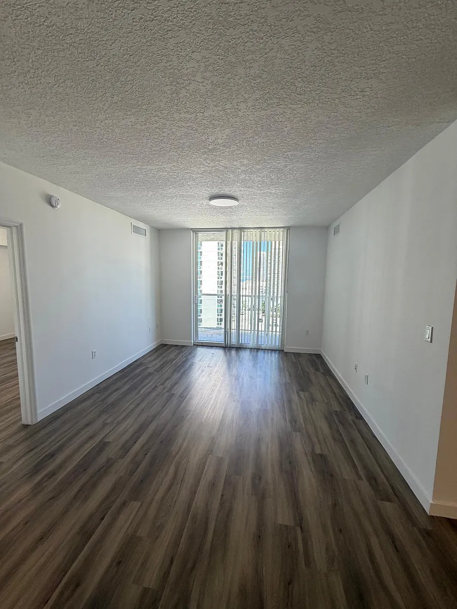 Building Photo - 229 NE 24th St #1104