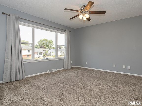3rd image of 3409 Greenbrier Dr
