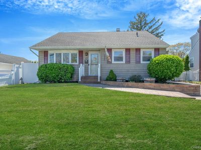 477 N Indiana Avenue, Lindenhurst, NY, 11757