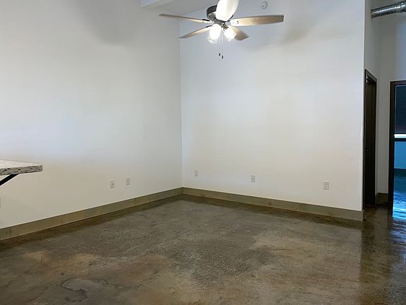 2nd image of 110 E Chestnut St #102