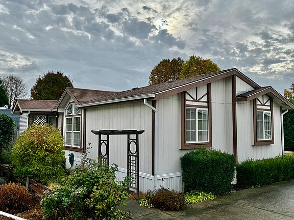 2nd image of 1553 Willow Ln