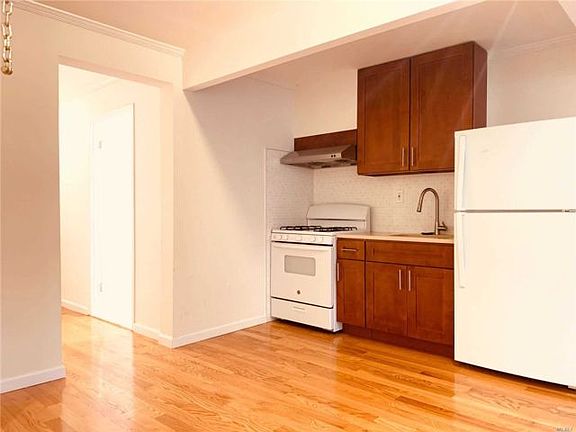 4th image of 42-08 Union St Floor 1