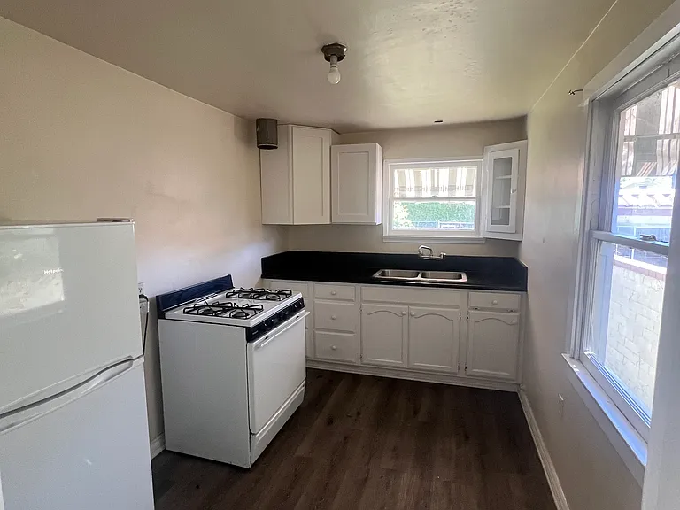 172 Garfield Ave — Photo 7