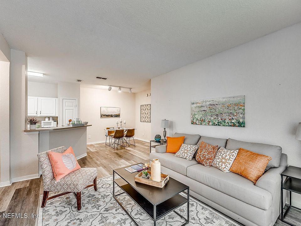 1st image of 13700 Richmond Park Dr N APT 804