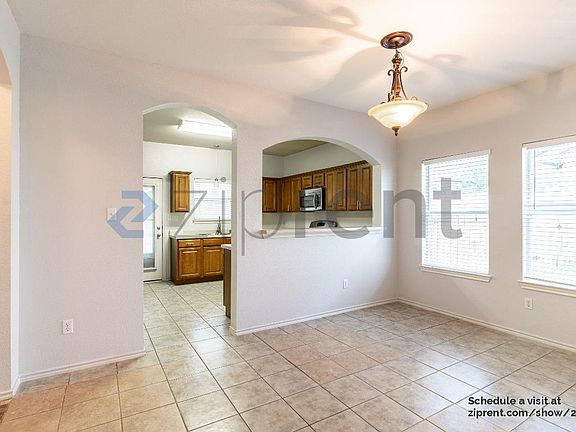 4th image of 157 Ashwood N