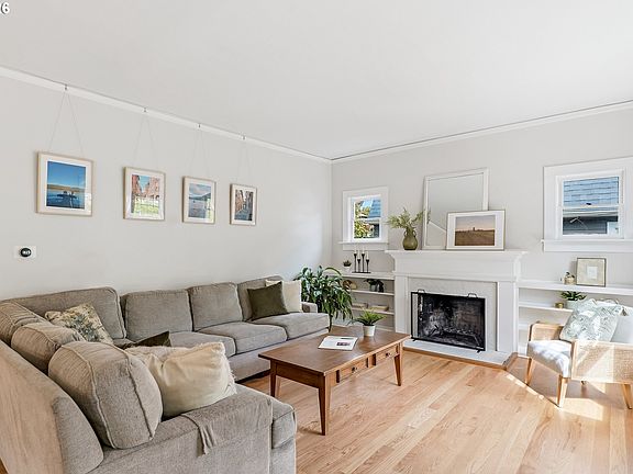 5th image of 3557 NE Hollyrood Ct
