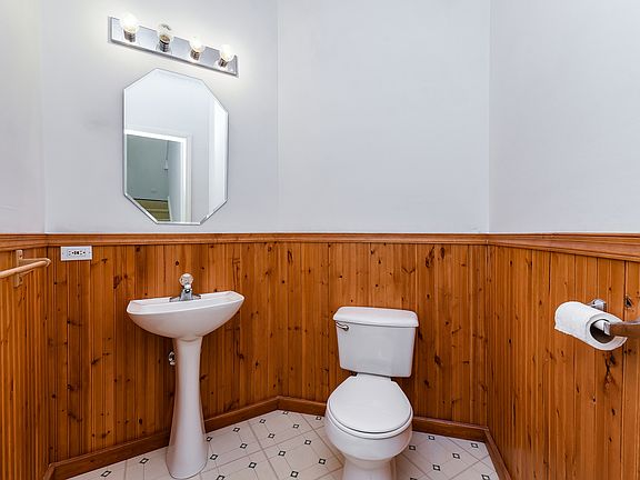 5th image of 1105 Village Center Pkwy #1105