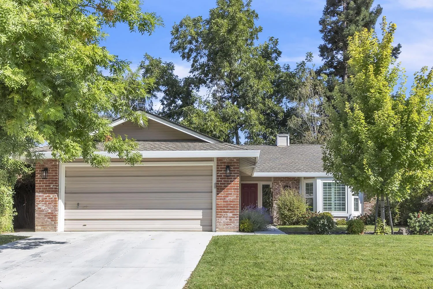 5845 Laguna Shore Way photo 1