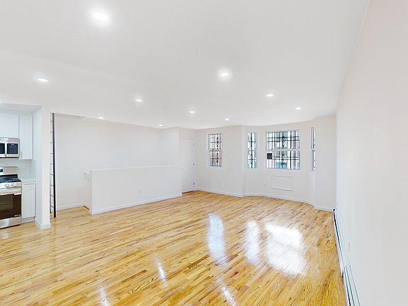 4th image of 1568A Prospect Pl Floor 3