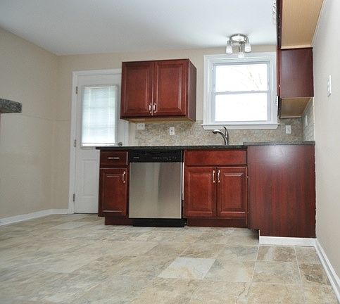 4th image of 1731 Jefferson Ave