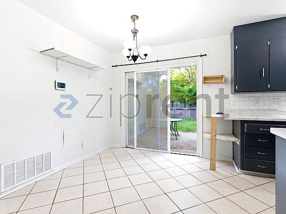 4th image of 918 E Montclair Rd