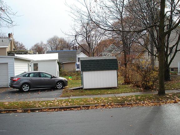 5th image of 20 Davis St