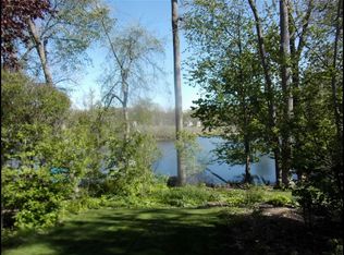 2433 Golden Shore Dr, Fenton, MI 48430