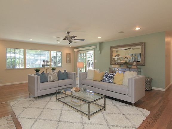 5th image of 291 Lowell Dr